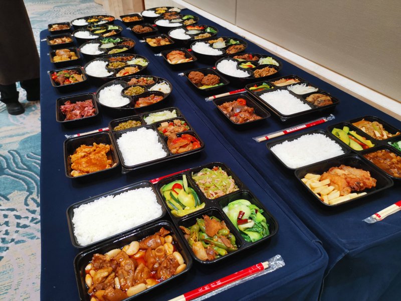 在展宁餐饮，我们始终注重为客户提供高标准的团餐服务。通过深入访谈与案例分析，本文将带你了解团餐服务的标准及规范。